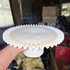 White Ruffled Edge Cake Stand